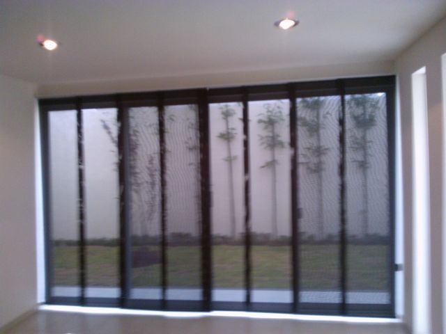 PERSIANA CON SISTEMA PANEL TELA SCREEN 10% TRASLUCIDO